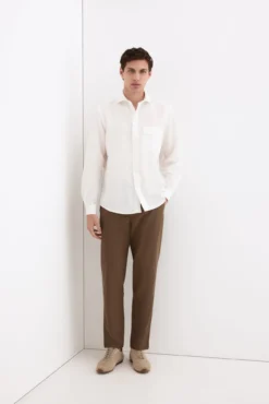 Camisa em linho com bolsos