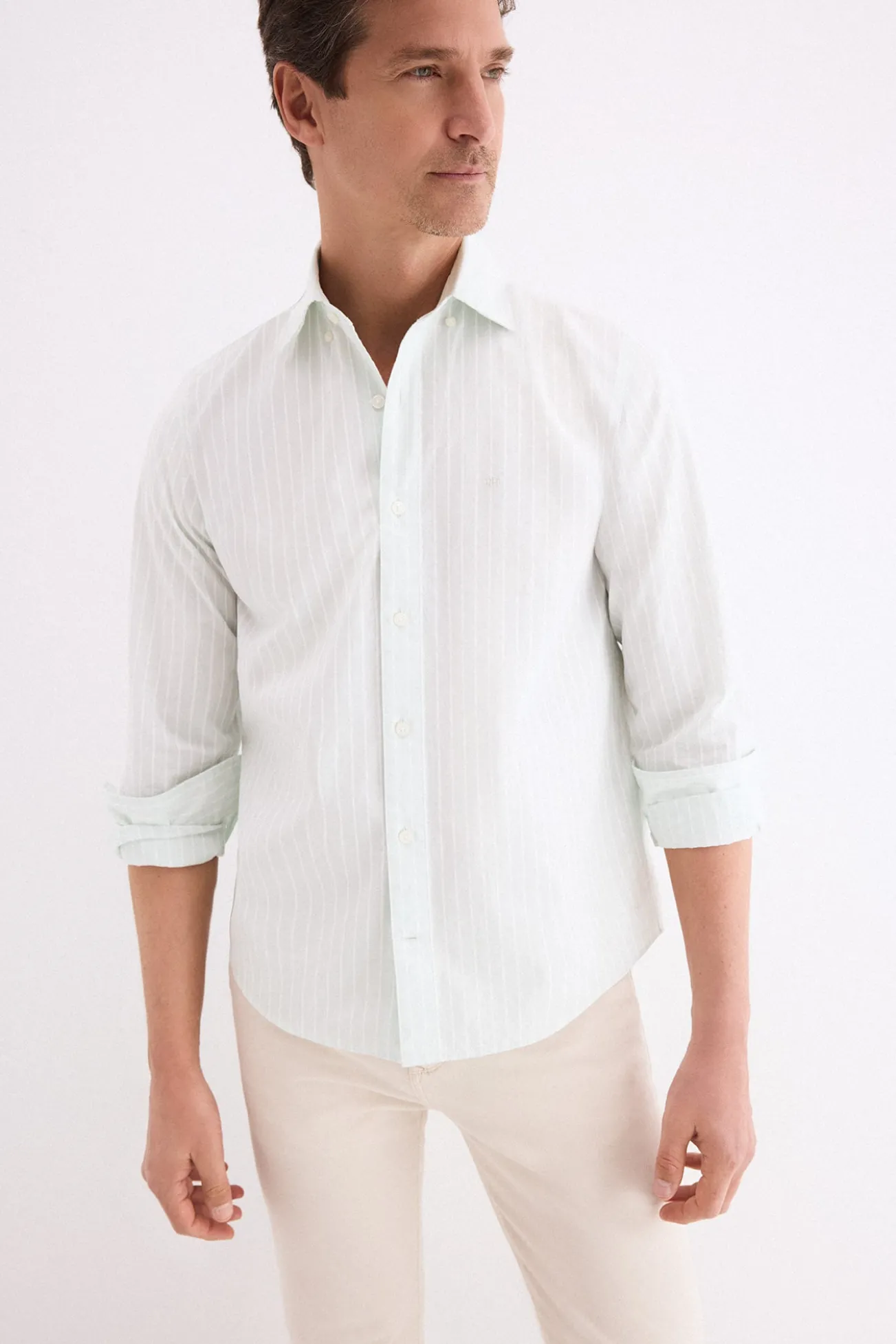 Camisa em popelina texturizada com riscas
