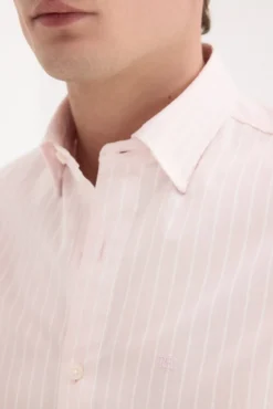 Camisa em popelina texturizada com riscas