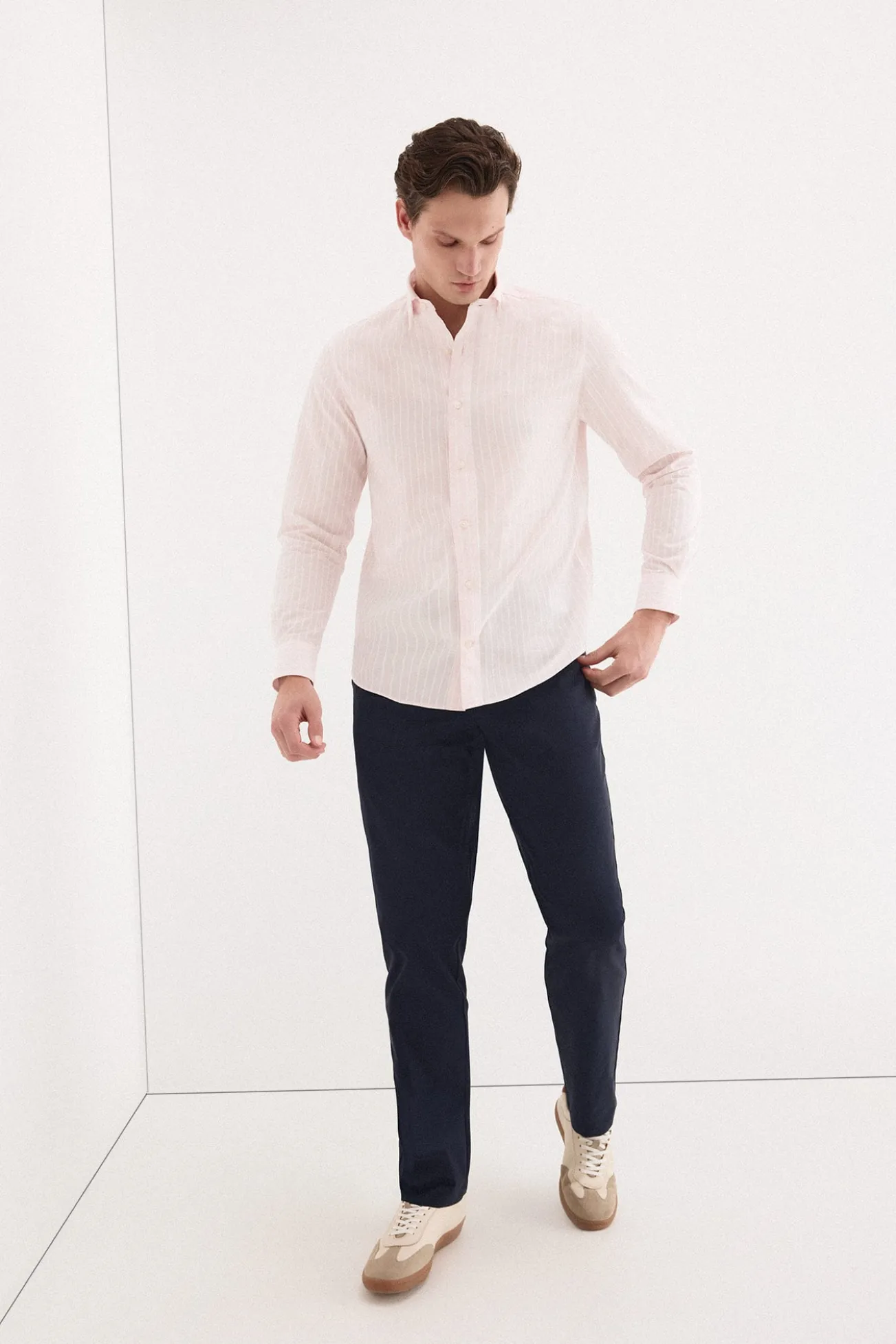Camisa em popelina texturizada com riscas