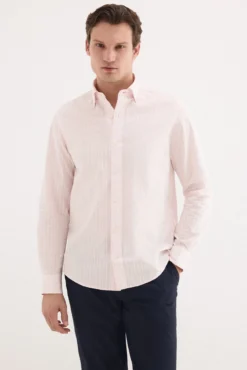 Camisa em popelina texturizada com riscas