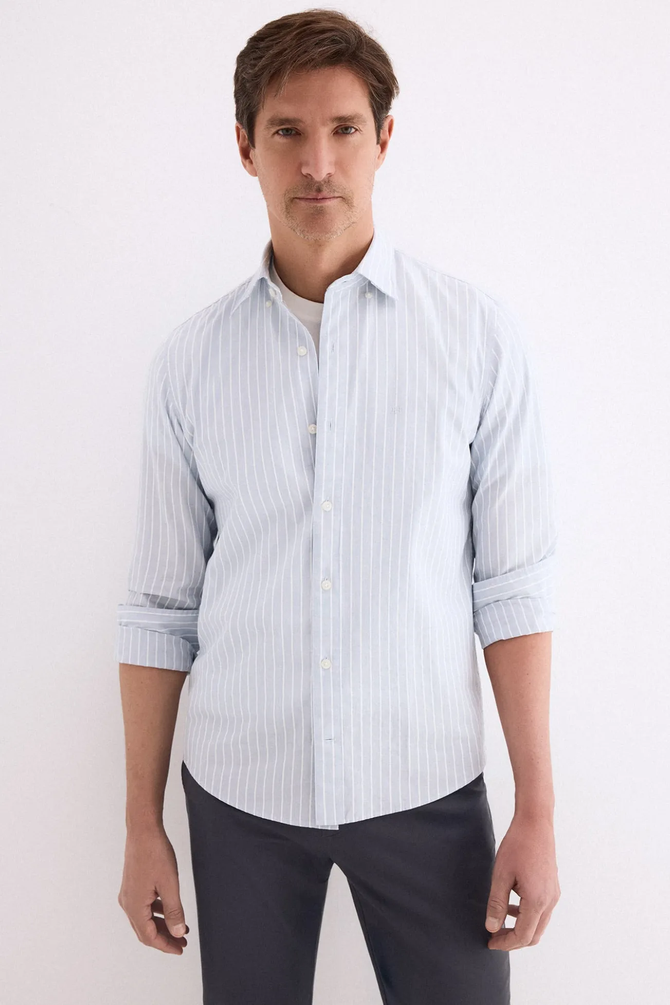 Camisa em popelina texturizada com riscas