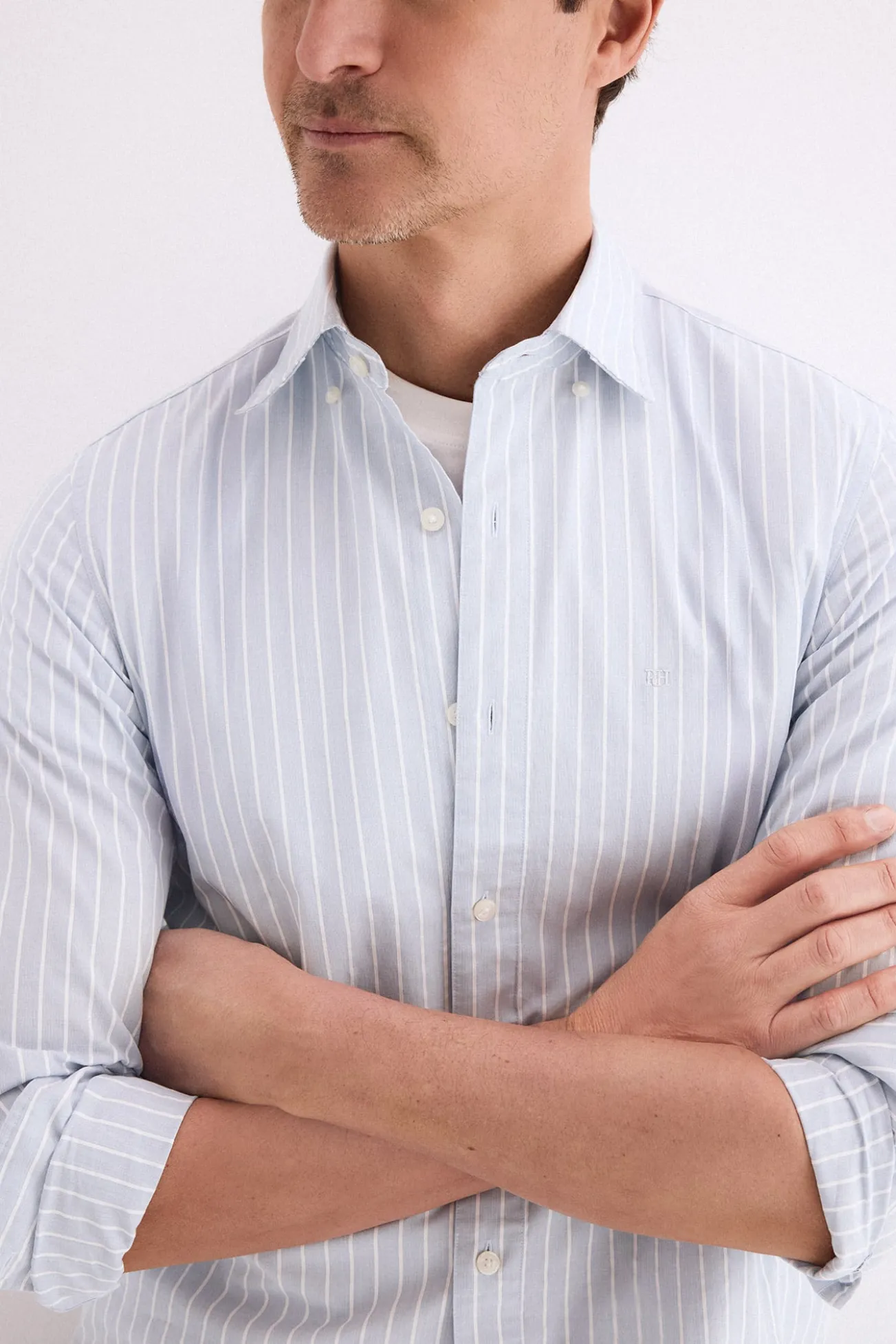 Camisa em popelina texturizada com riscas
