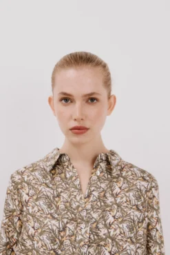 Camisa estampada con nudo