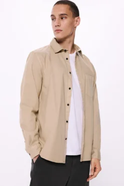Camisa estruturada em peça