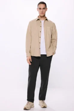 Camisa estruturada em peça