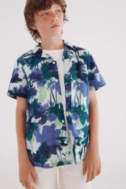 Camisa flores menino