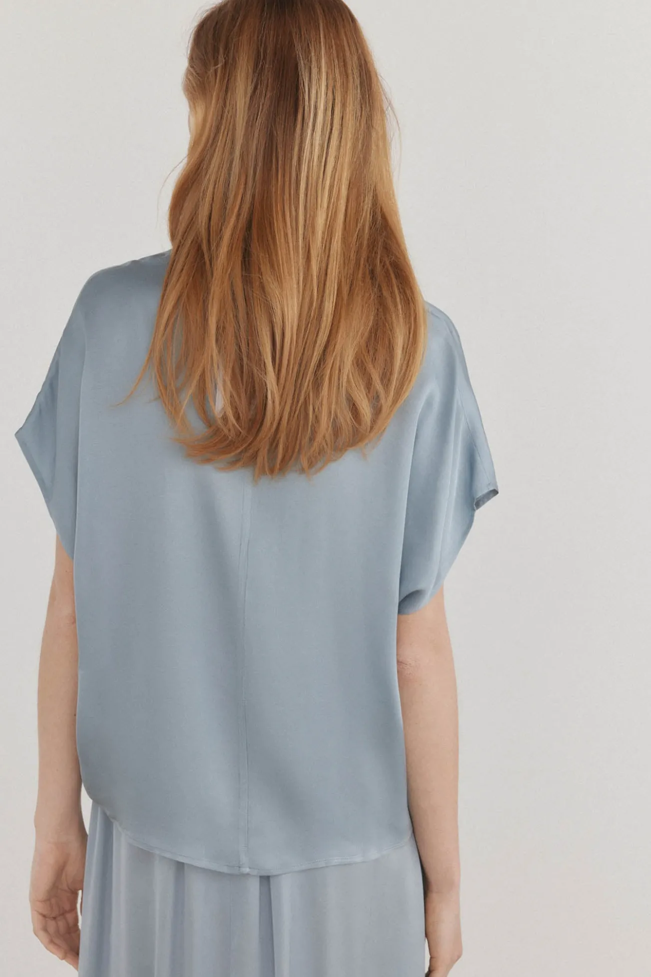 Camisa fluida acetinada