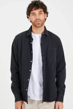 Camisa jeans com bolso