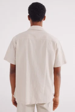 Camisa leve de manga curta em jacquard