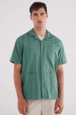 Camisa leve jacquard guayabera manga curta