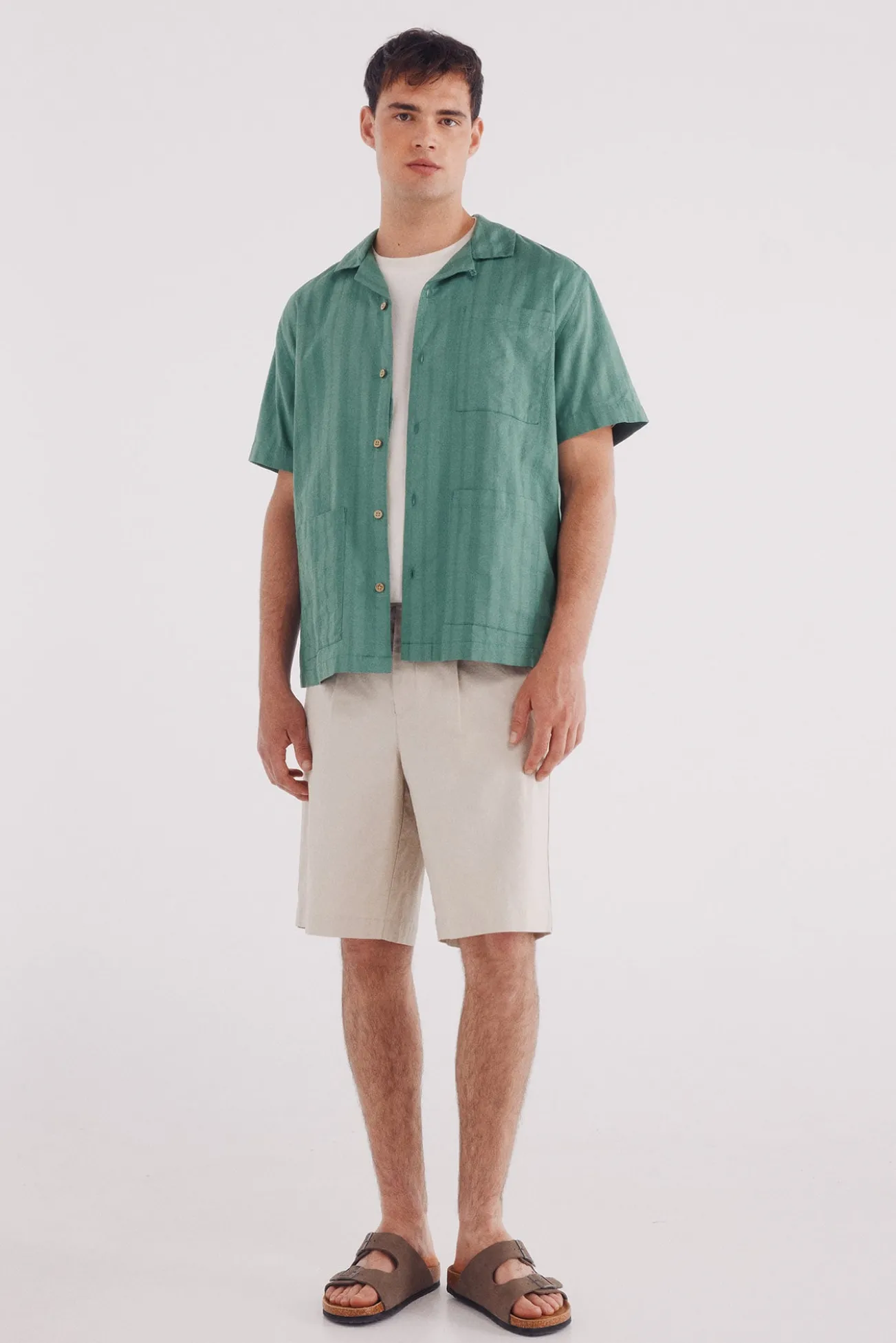 Camisa leve jacquard guayabera manga curta