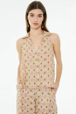 Camisa mangas com estampado geométrica