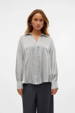 Camisa oversized feminina com gola em bico