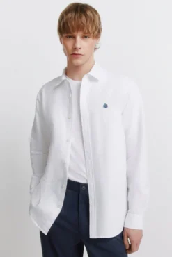 Camisa oxford com cotoveleiras