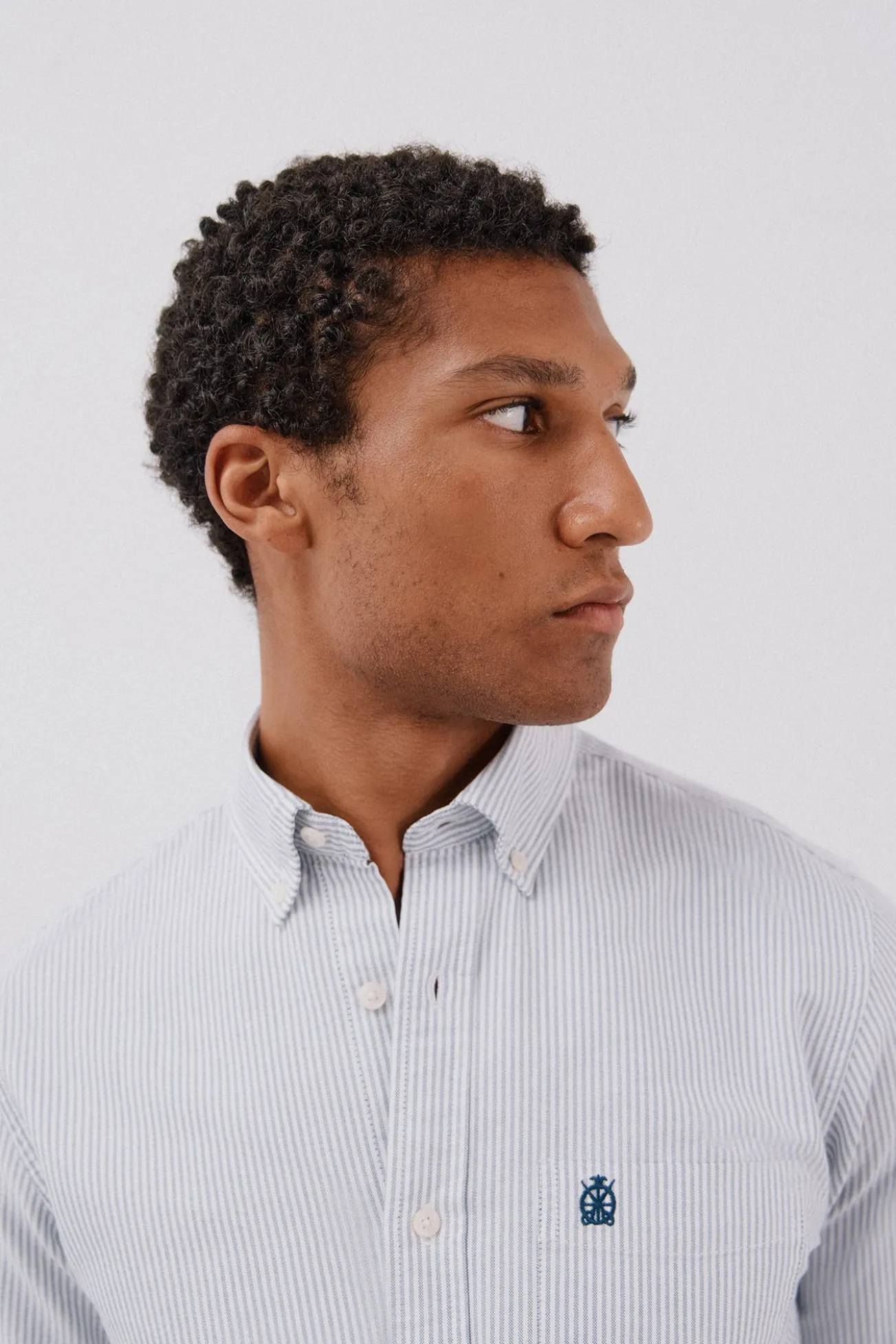 Camisa oxford listrada com vela