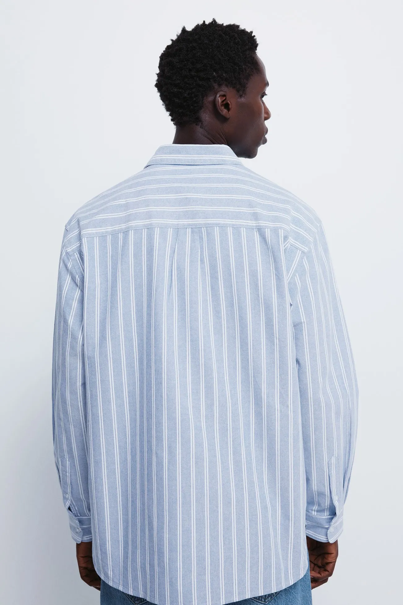 Camisa Oxford riscas com bolsos