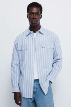 Camisa Oxford riscas com bolsos