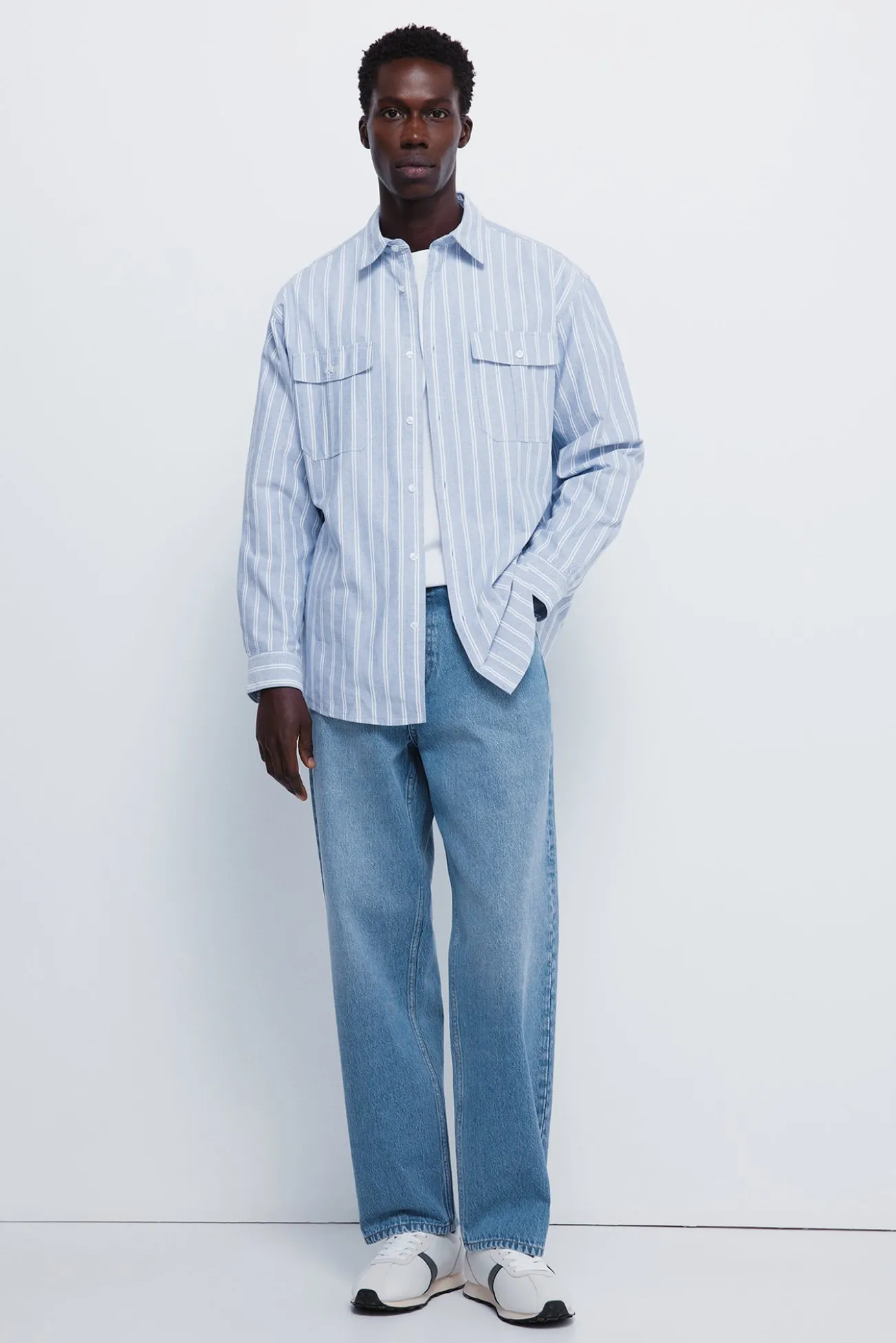 Camisa Oxford riscas com bolsos