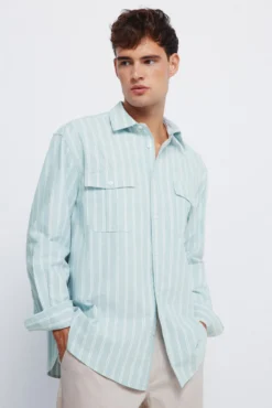 Camisa Oxford riscas com bolsos