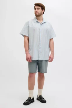 Camisa PLUS com ajuste relaxado