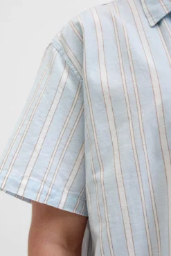 Camisa PLUS com ajuste relaxado