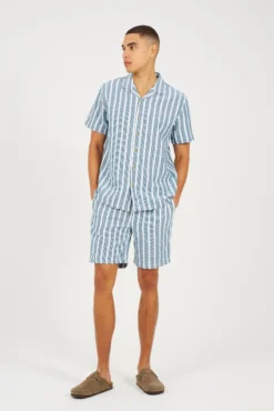 Camisa riscas com manga curta