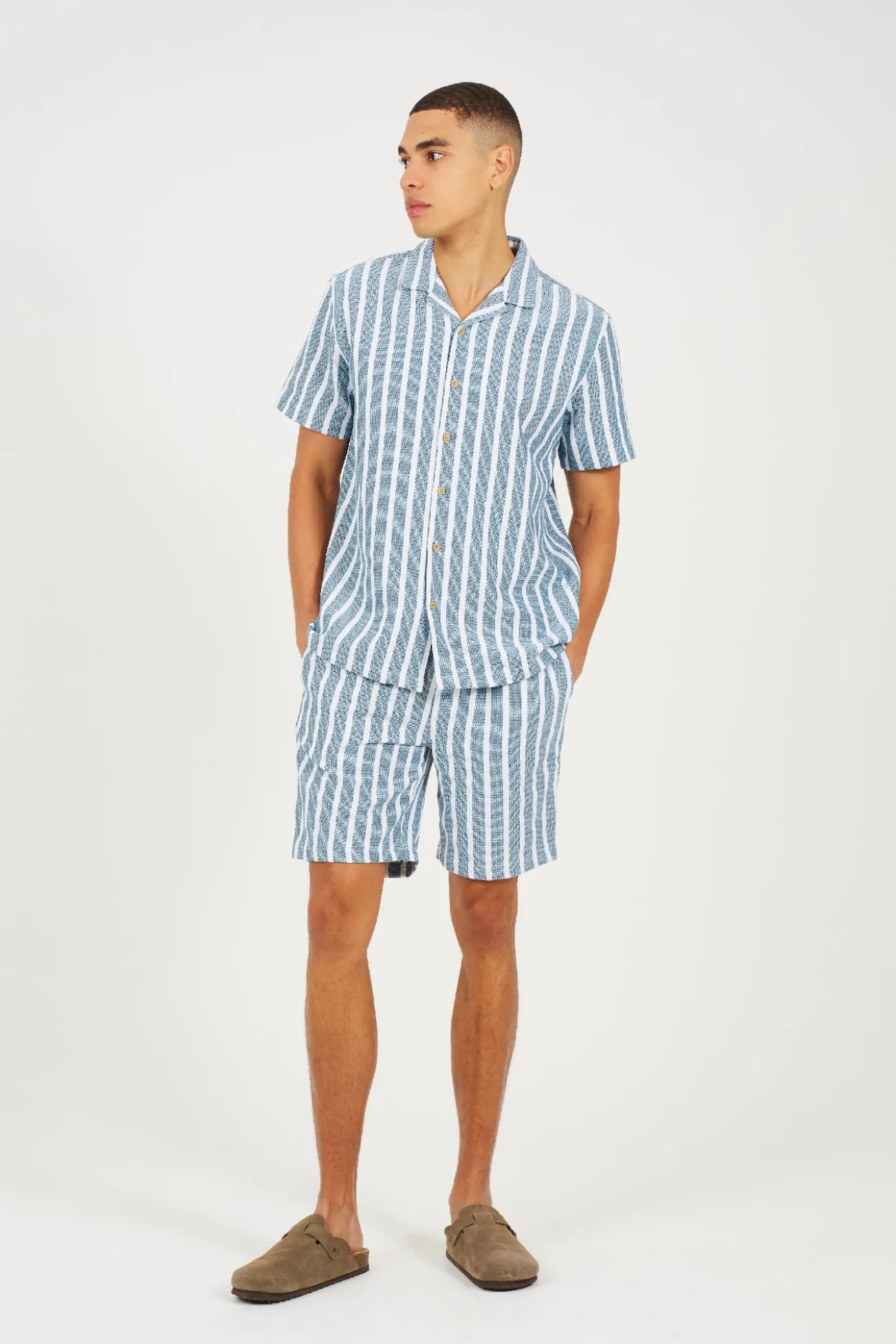 Camisa riscas com manga curta