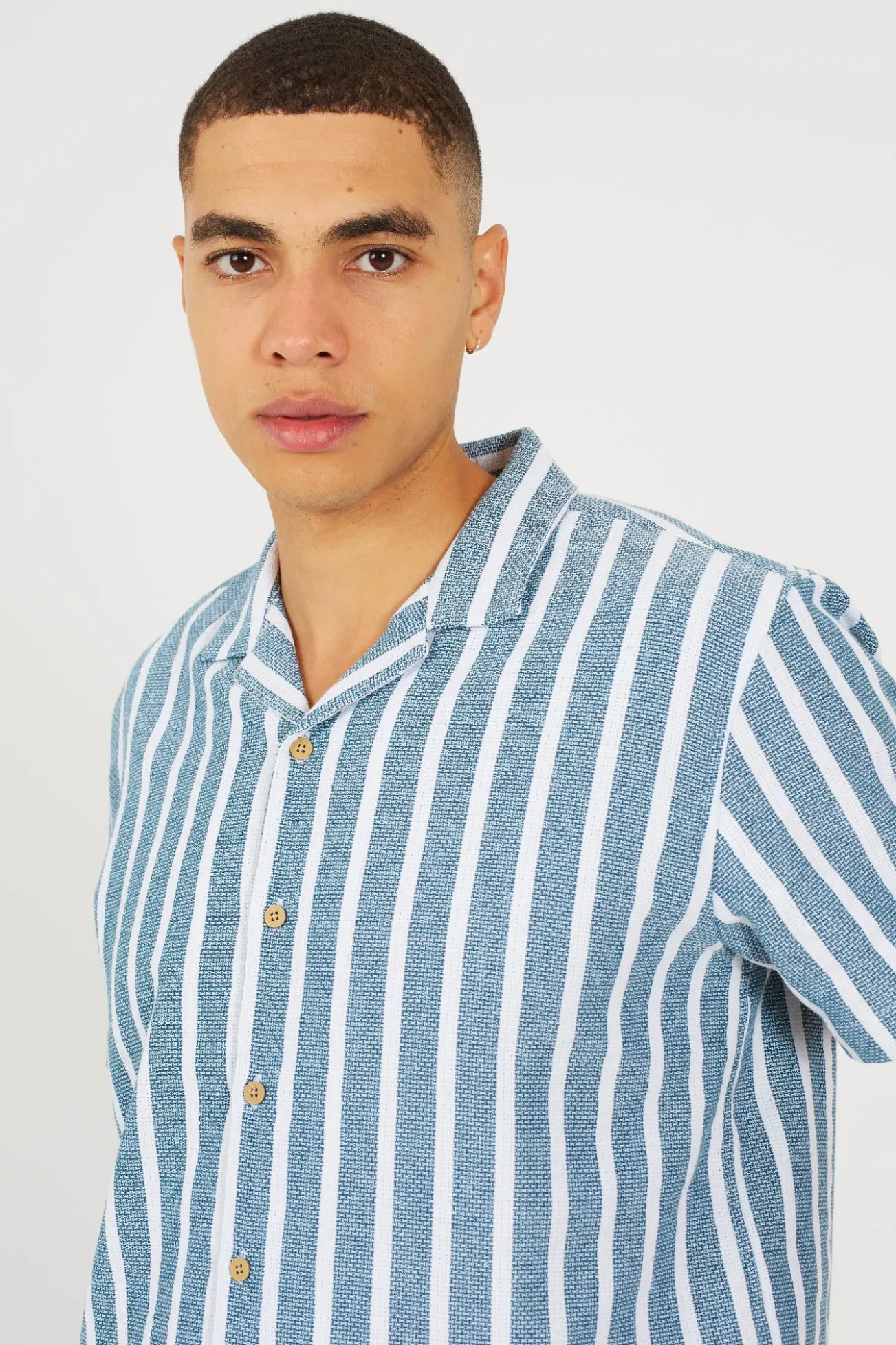 Camisa riscas com manga curta