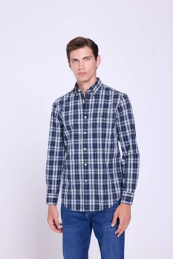Camisa xadrez com caimento relaxado