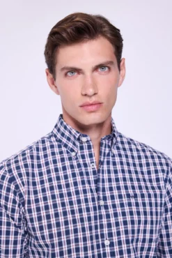 Camisa xadrez com caimento relaxado