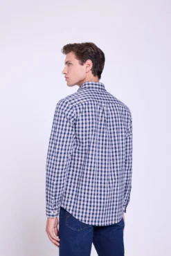 Camisa xadrez com caimento relaxado