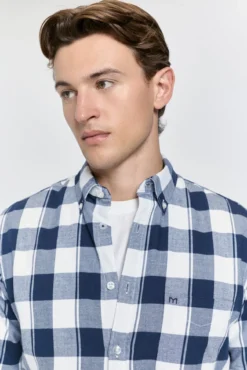 Camisa xadrez com caimento relaxado