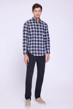 Camisa xadrez com caimento relaxado