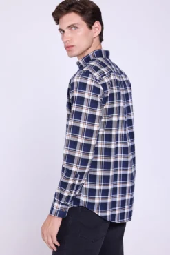 Camisa xadrez com caimento relaxado