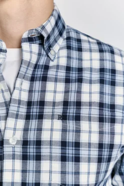 Camisa xadrez com caimento relaxado