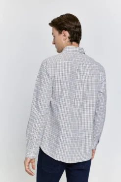 Camisa xadrez com caimento relaxado