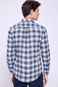Camisa xadrez com caimento relaxado