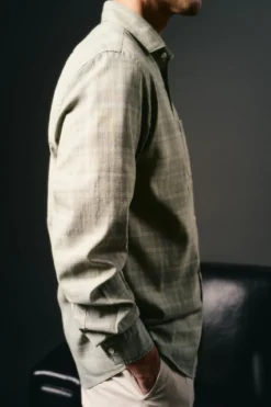 Camisa xadrez tingida
