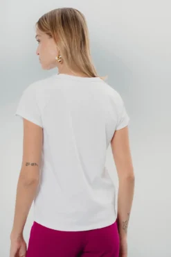 Camiseta Branca Vibrante