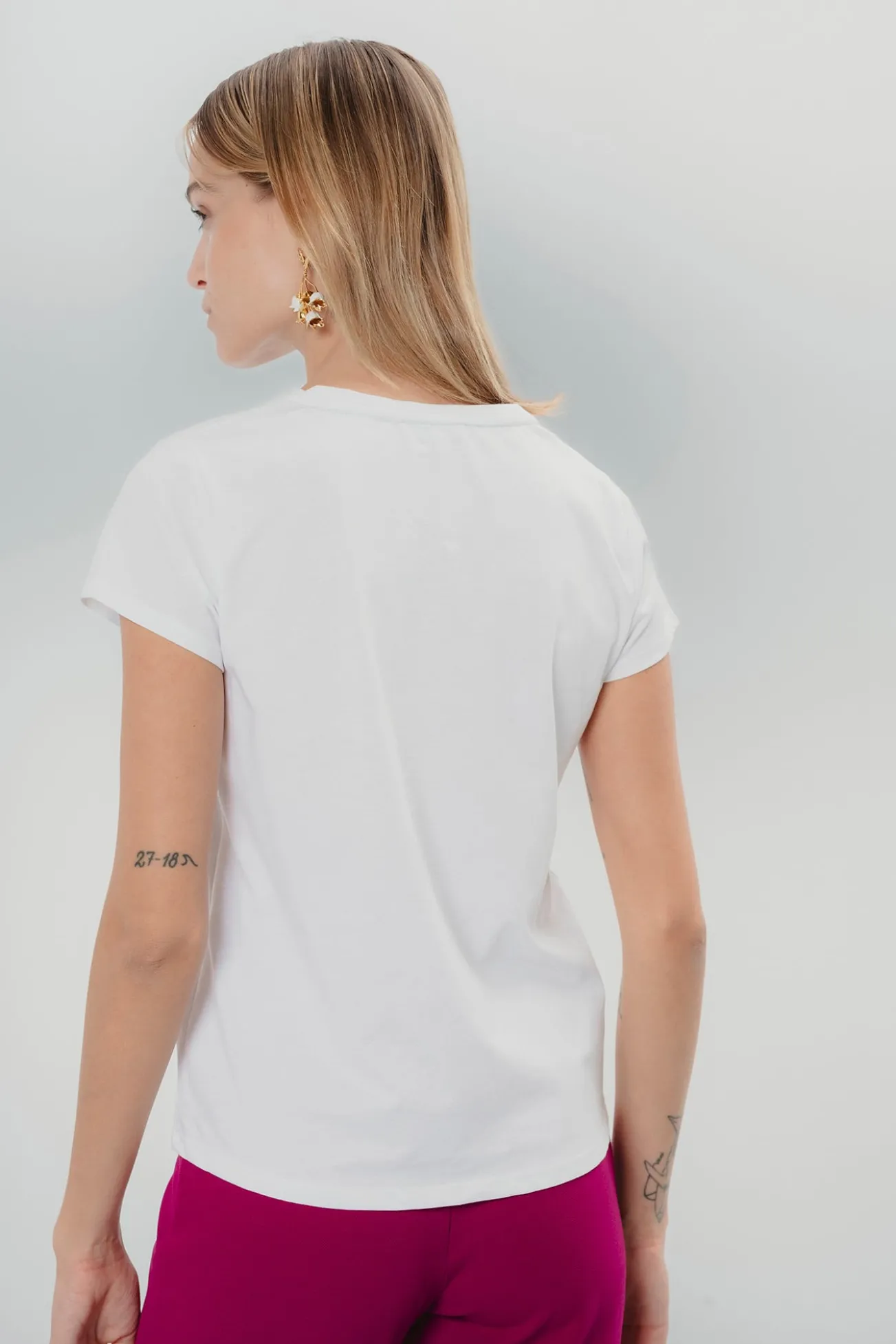 Camiseta Branca Vibrante
