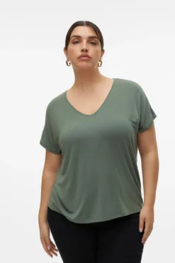 Camiseta básica com gola bico size