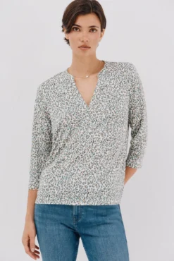 Camiseta básica decote mandarim