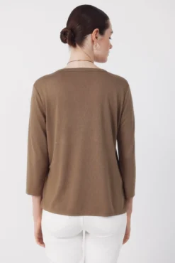 Camiseta com bolsos