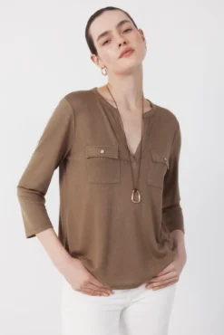 Camiseta com bolsos