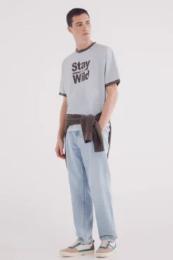 Camiseta com contraste Stay Wild