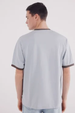 Camiseta com contraste Stay Wild