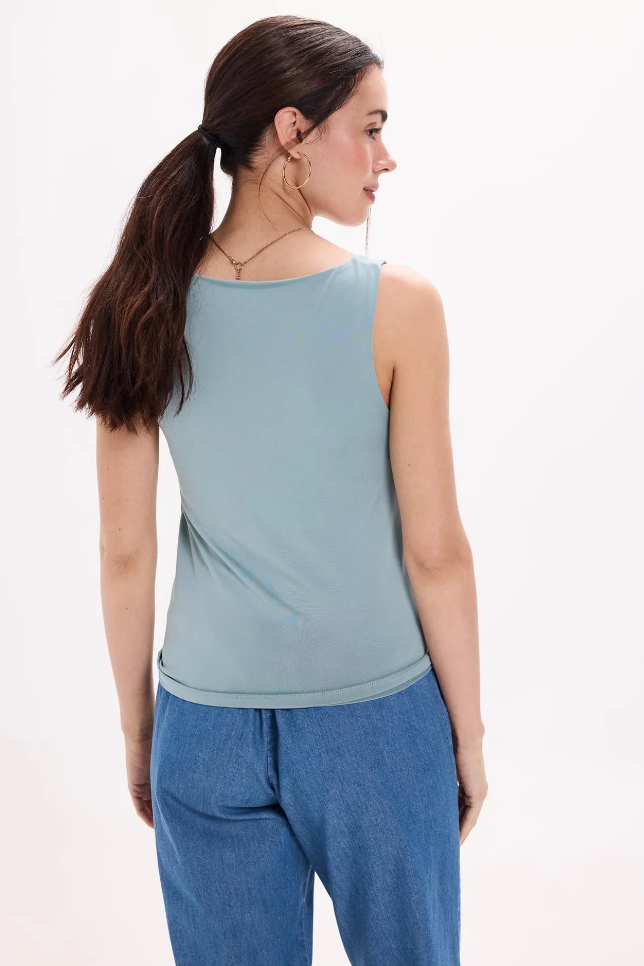 Camiseta elástica com alças largas