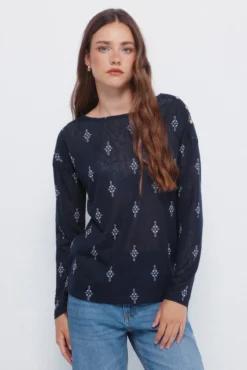 Camiseta estampada com efeito linho