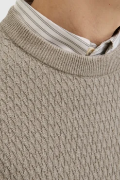Camisola básica com gola redonda